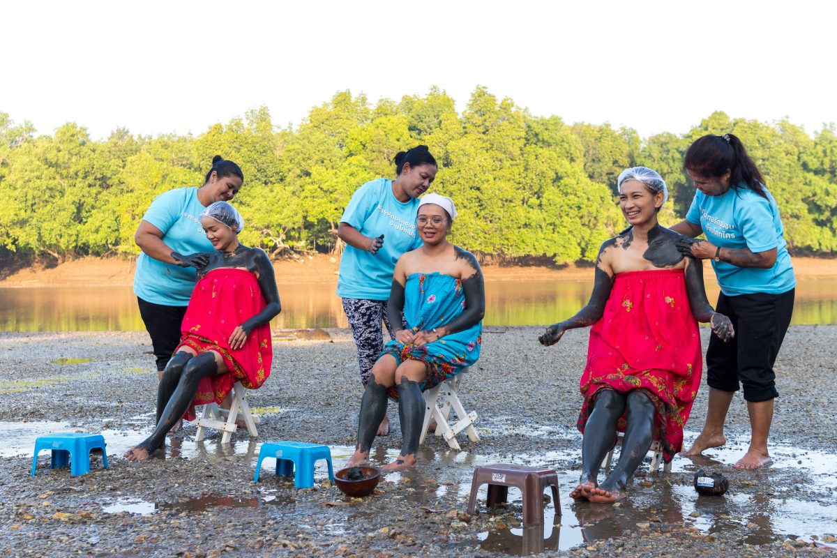 The Khlong Marui Hot Mud Spa in Ban Khok Krai, Phang Nga Province