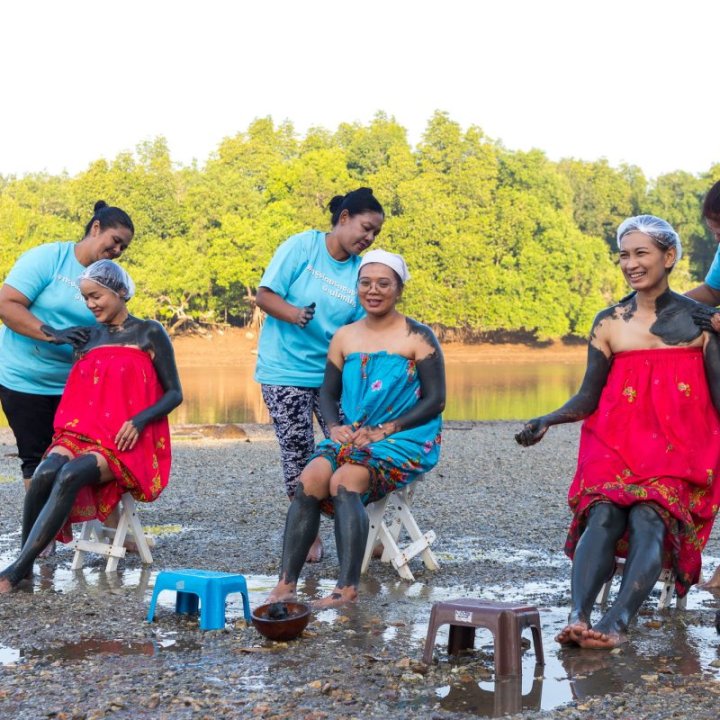 The Khlong Marui Hot Mud Spa in Ban Khok Krai, Phang Nga Province