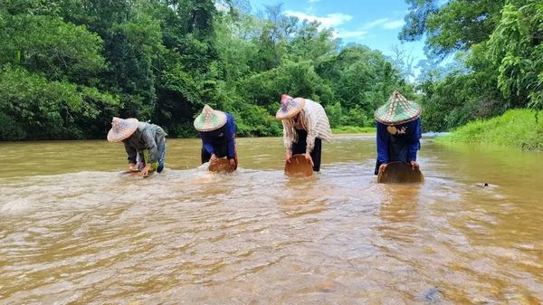 Tin panning at Phang Nga