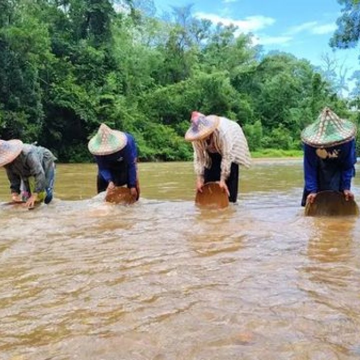 Tin panning at Phang Nga