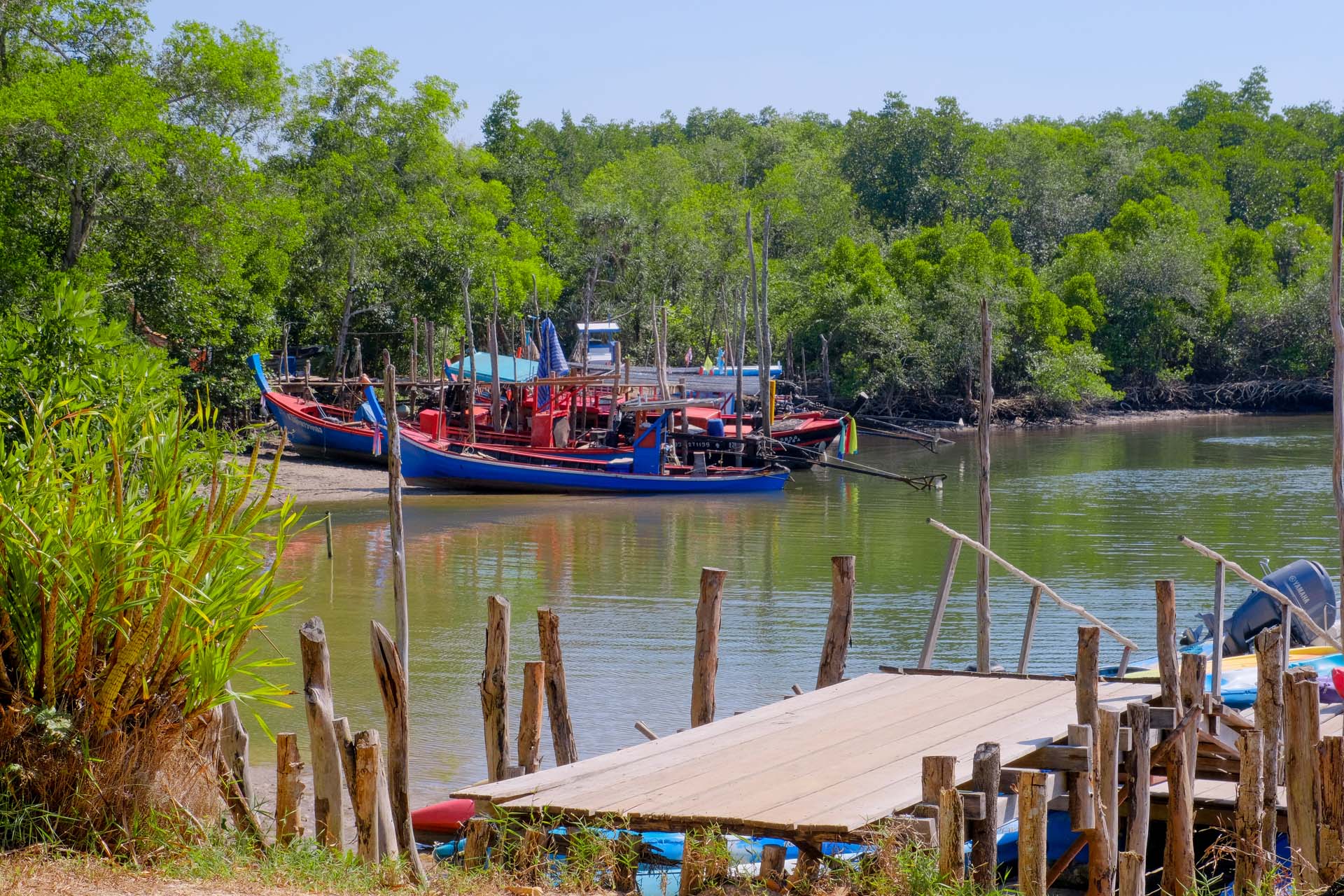 ชุมชนบ้านท่าดินแดง แหล่งท่องเที่ยวเชิงอนุรักษ์ มีกิจกรรมและสถานที่ท่องเที่ยวอะไรบ้าง?