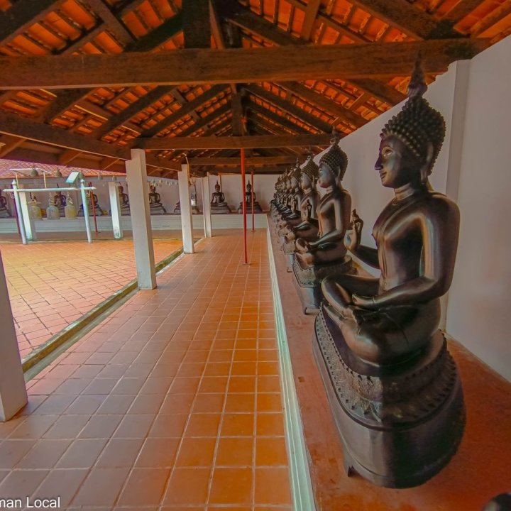 Wat Phra Borommathat Sawi