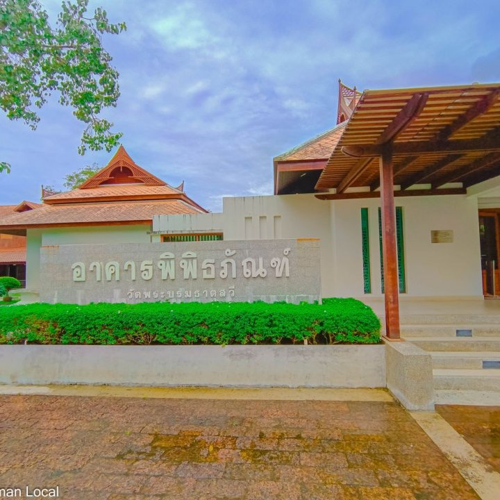 Wat Phra Borommathat Sawi