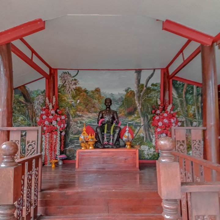 Krom Luang Chumphon Khet Udomsak Shrine