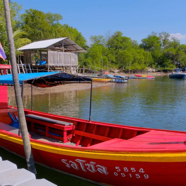 Baan Tha Din Dang Community Based Tourism Activities - Learning about the local fishery